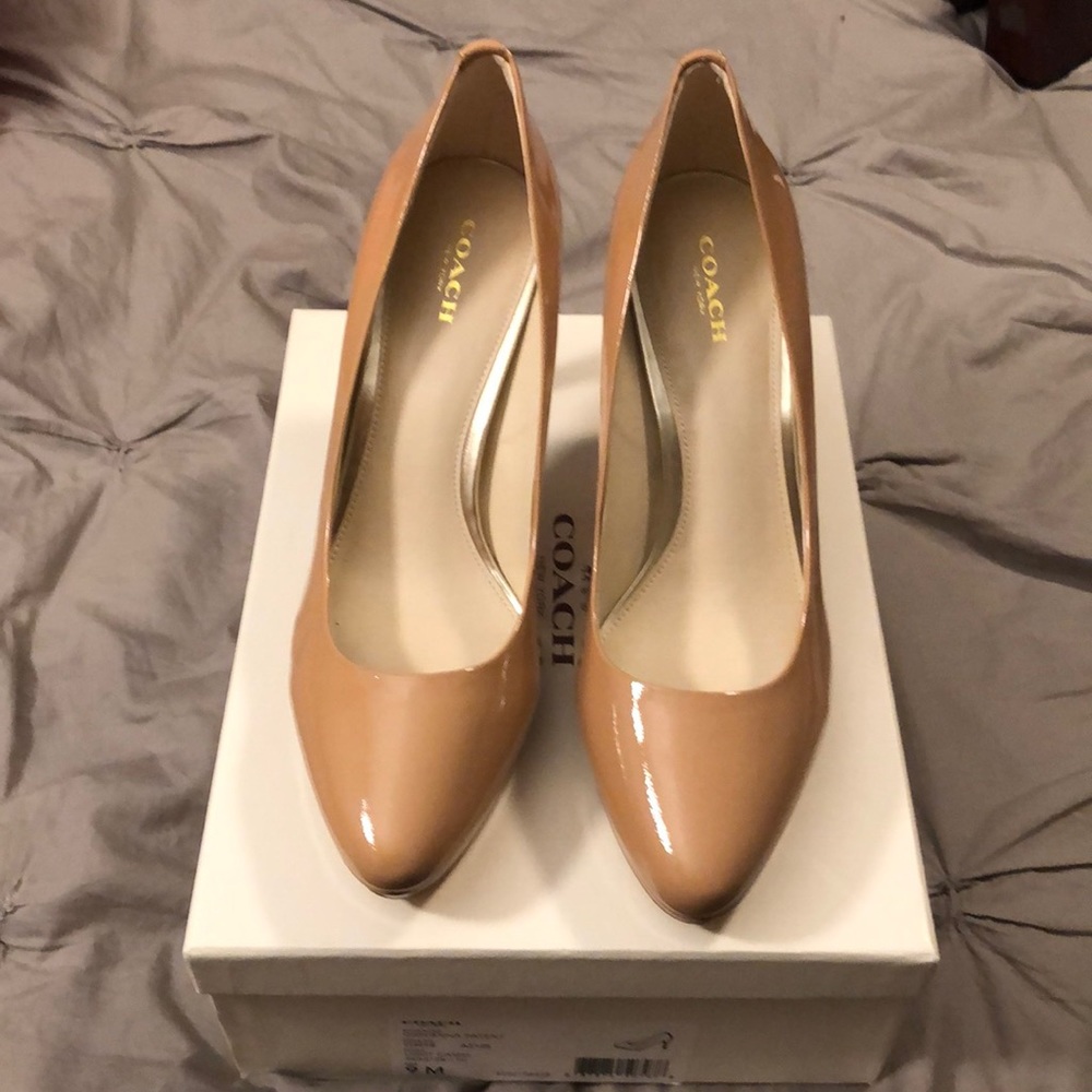 Coach size 9M Light Camel